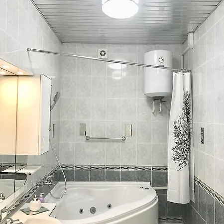 люкс независимости, 12 With Jacuzzi Минск