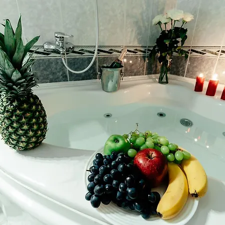 люкс независимости, 12 With Jacuzzi Апартаменты *