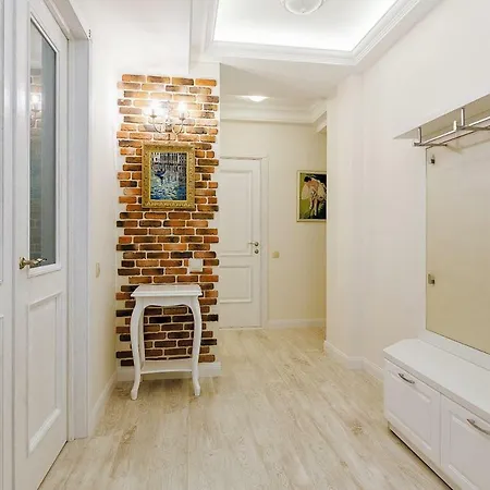 люкс независимости, 12 With Jacuzzi Апартаменты
